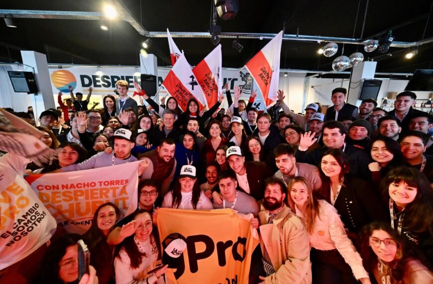 Torres encabezó un encuentro con jóvenes de Despierta Chubut