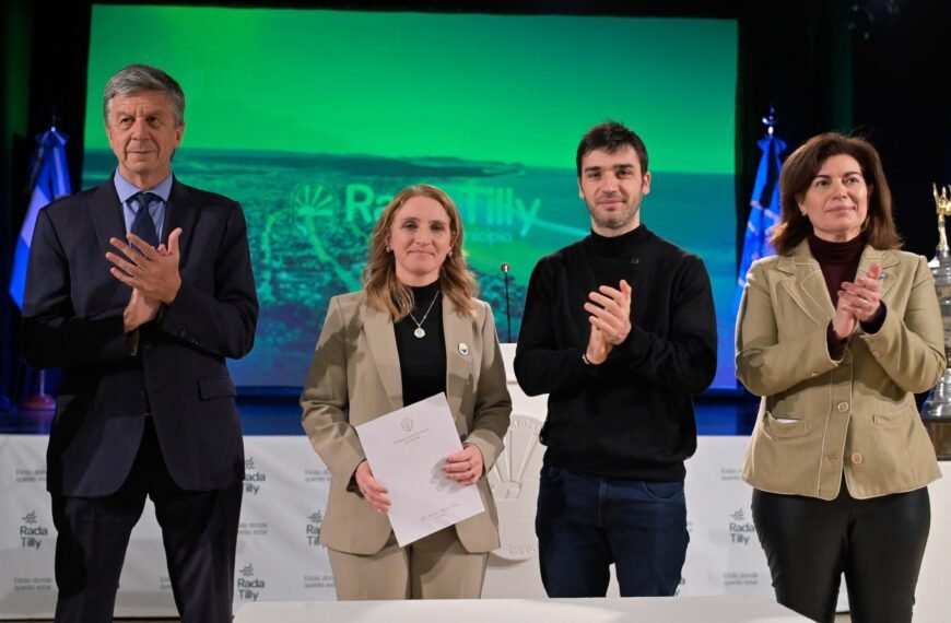 Torres celebró los 77 años de Rada Tilly con anuncios clave para el desarrollo de la localidad