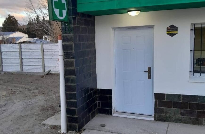 Después de 104 años Tecka cuenta con su primer farmacia