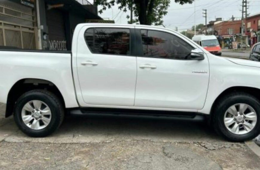 Dejó la camioneta estacionada frente a su vivienda y se la robaron