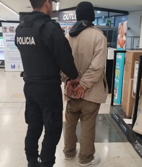 Se llevaba carne de un supermercado sin pagar y fue detenido