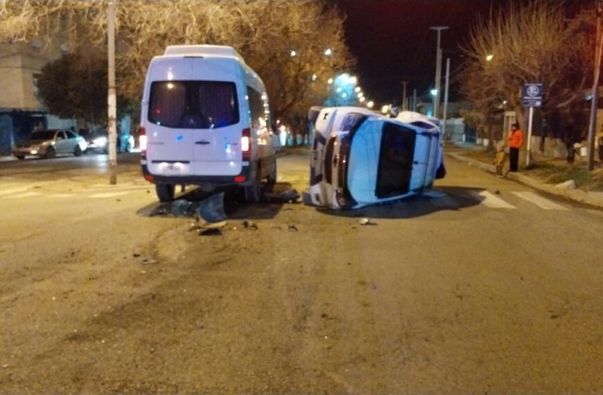 Una menor volcó la camioneta de su padre