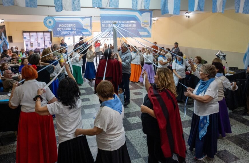 Adultos mayores de zona norte celebraron el 9 de Julio