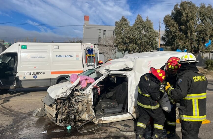 Un hombre herido tras choque entre una utilitaria y un camión
