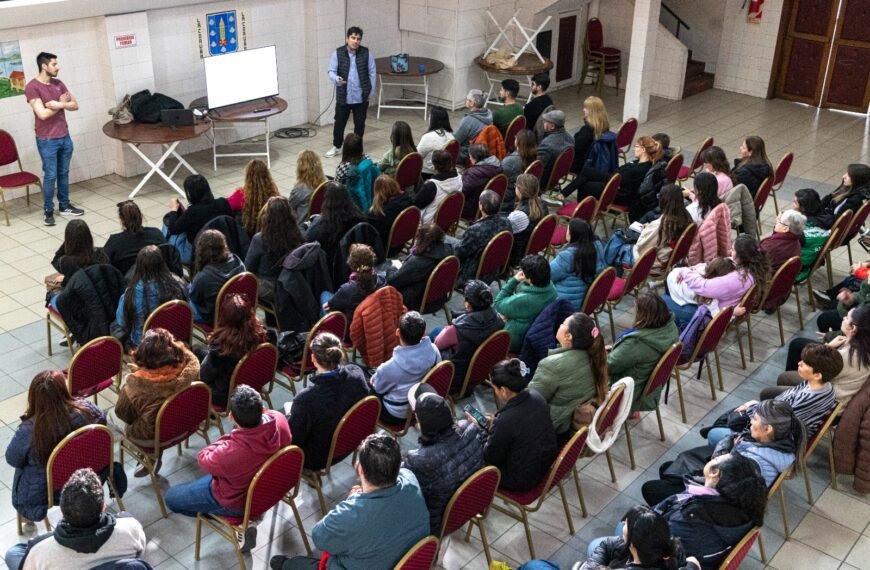 Más de 250 integrantes de las Comunidades Extranjeras obtuvieron el carnet en manipulación de alimentos