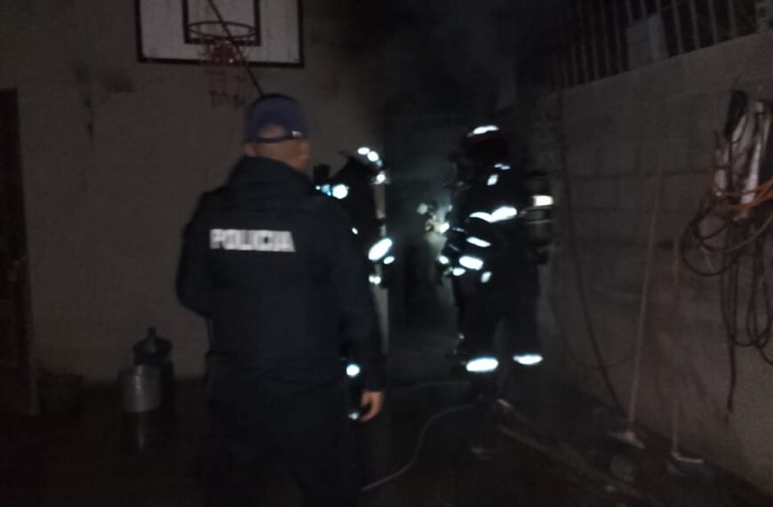 Se olvidó de apagar las brazas y se incendió su vivienda