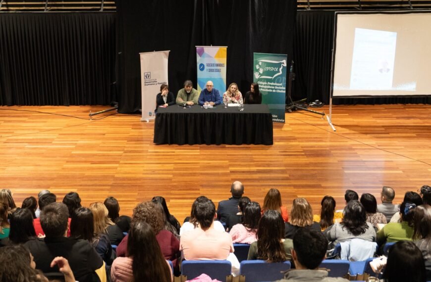 Comodoro recibió al Dr. Alfredo Carballeda en el marco de las jornadas de actualización Trabajo Social