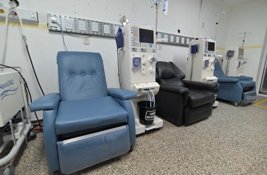 Torres destacó que ya está en funcionamiento la nueva sala de diálisis del Hospital Zonal Esquel