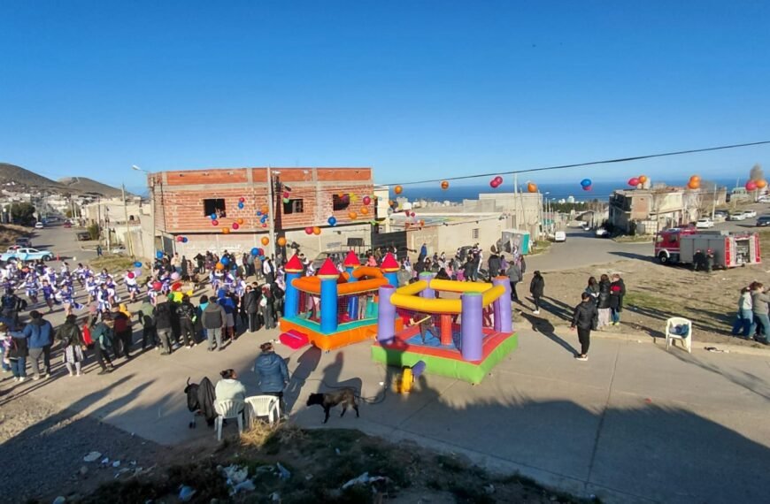 Cientos de chicos del barrio Jorge Newbery disfrutaron de un día de diversión y alegría en el festejo del Día del Niño