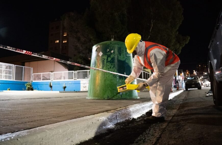El plan de reparación y mantenimiento de calles comenzó a trabajar en la avenida Rivadavia