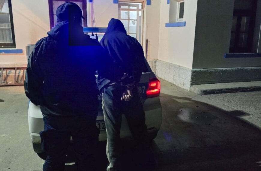 Amenazaba a los pasajeros del transporte con un cuchillo