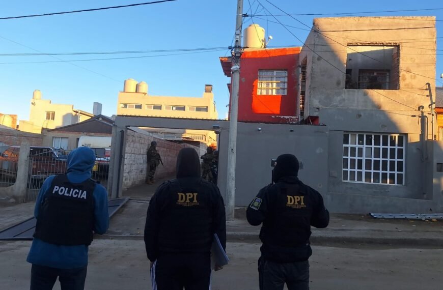 Ocho allanamientos por enfrentamientos a tiros en el barrio Jorge Newbery