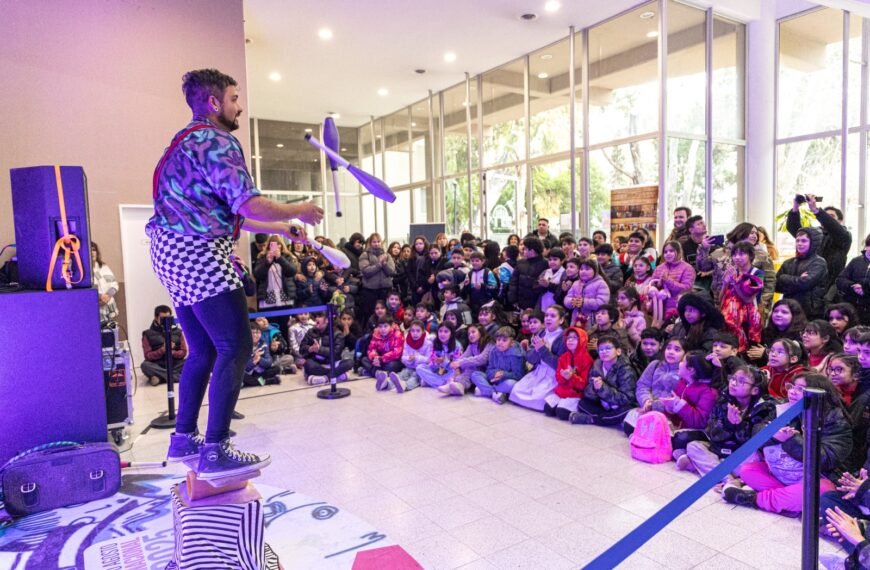Niños y niñas que asisten a los CPB participan de las actividades de la Feria del Libro