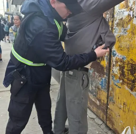 Lo detuvieron por robar un peluche, un chupete y un auto de juguete