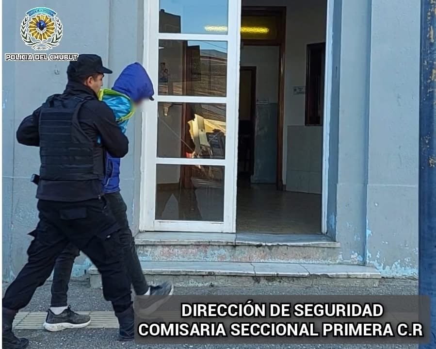 Detenido por intentar robar un botellón de plástico en una tienda
