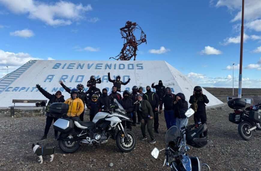 Moteros CR llegaron con las donaciones a Río Mayo