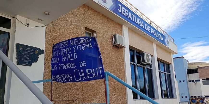 Policías rechazaron la propuesta del gobierno y pasaron a cuarto intermedio