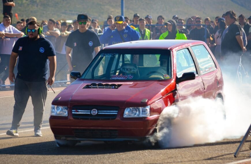Más de 140 autos de picadas compiten en el autódromo de Comodoro