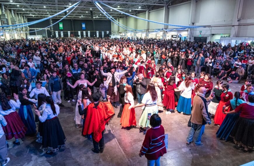 Más de 3000 personas participaron de la primera jornada del Festival por el Día Mundial del Folclore