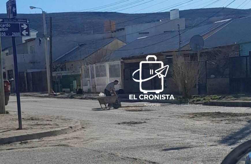 Un vecino se transformó en «ingeniero» para tapar pozos