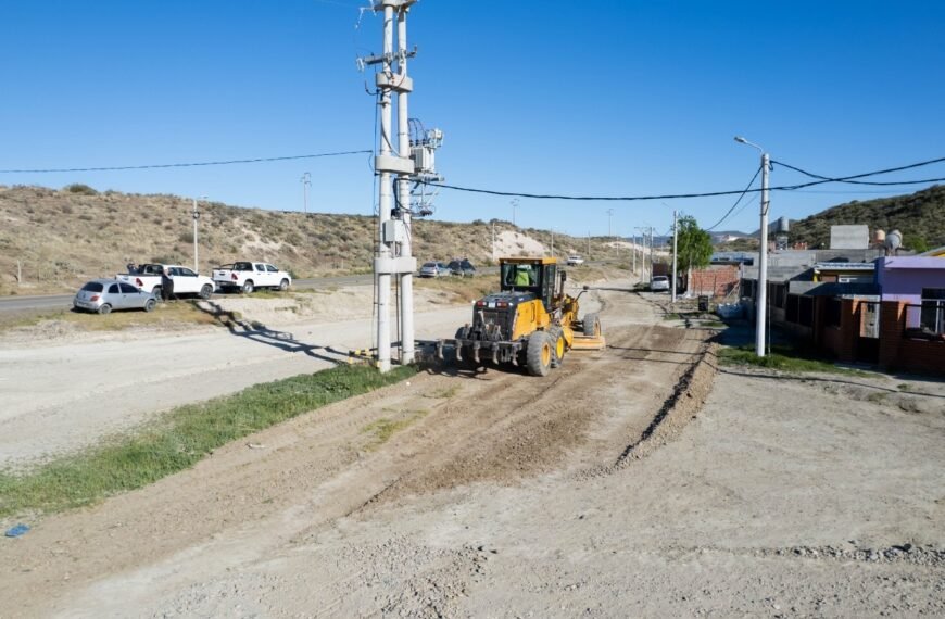 Se intensificaron los trabajos de mejoramiento de la trama vial en los distintos barrios de Comodoro