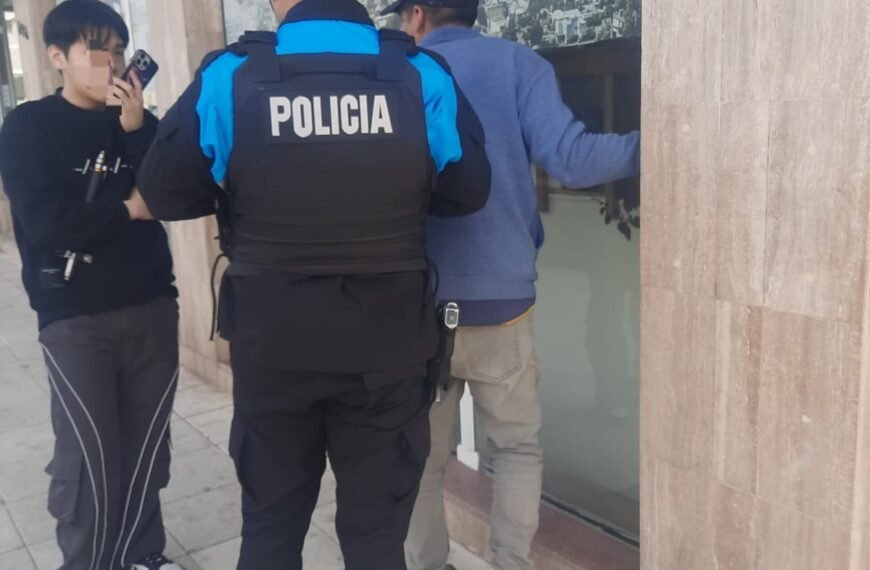Detenido por romper paquetes de azúcar en un comercio