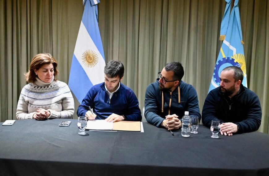 Se realizó la apertura de sobres para la repavimentación del tramo “Facundo – Los Tamariscos” de la Ruta 40 y se firmó el inicio de obra de la Malla 632
