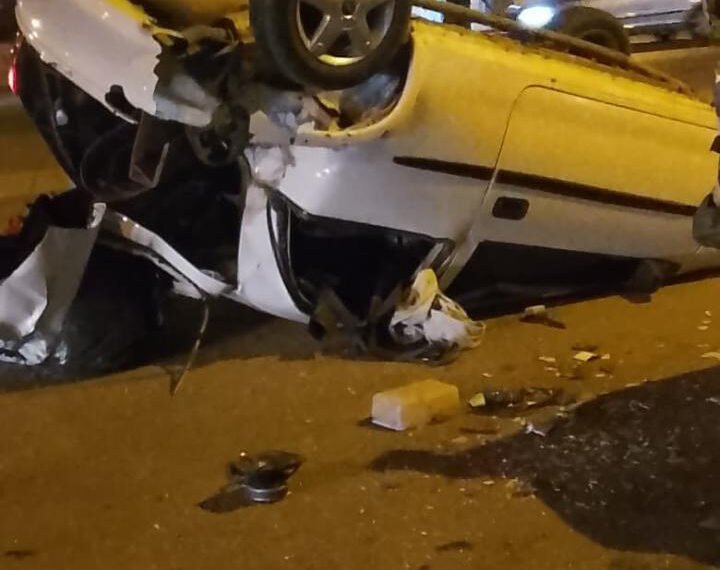 Vuelco sin heridos en la Avenida Nahuel Huapi