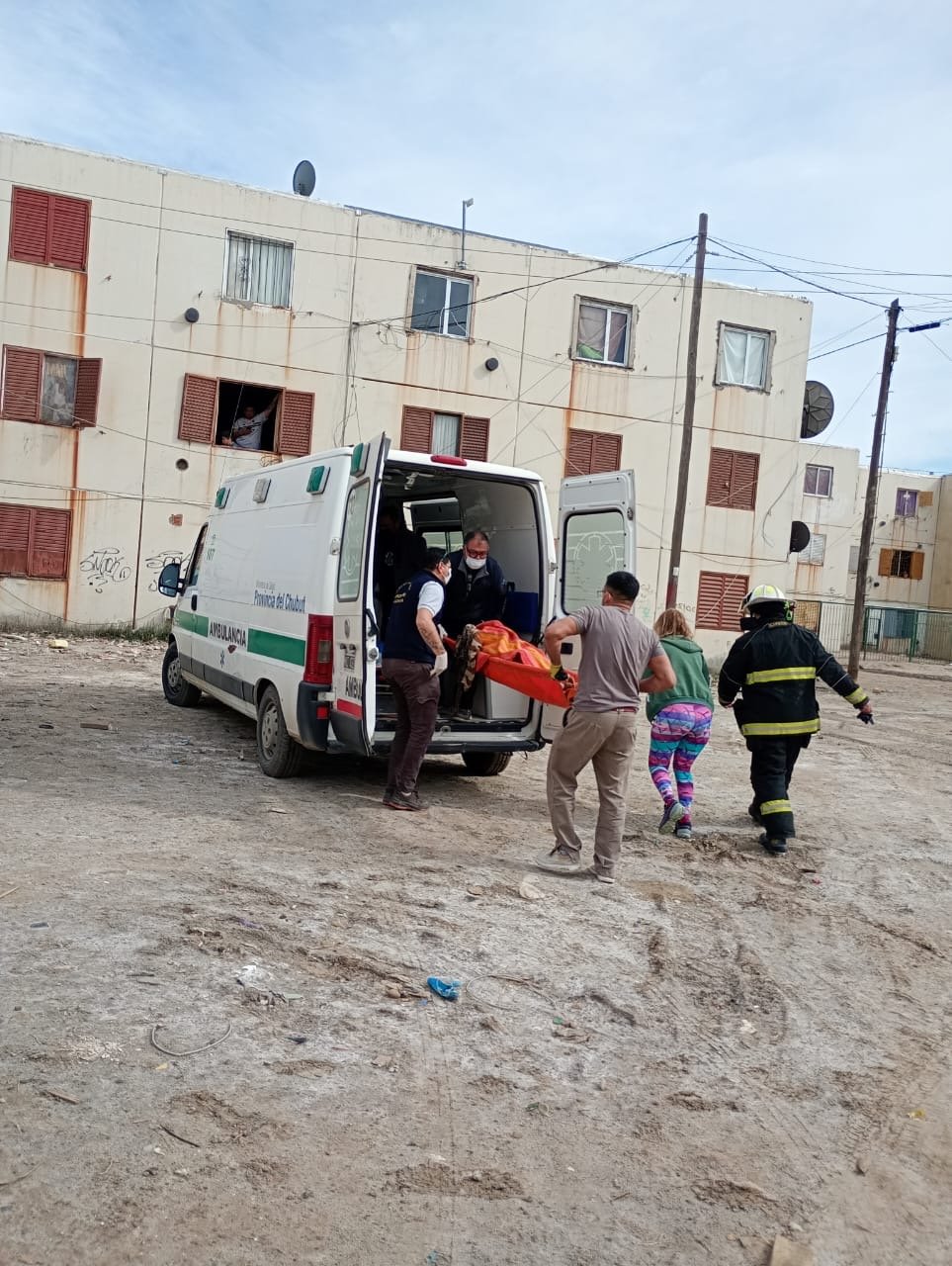 Rescataron a una mujer de 75 Años que se encontraba en estado de abandono en un departamento de las 1008
