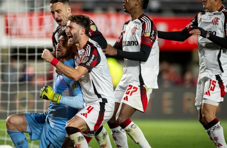 Flamengo eliminó a Estudiantes y va por Racing