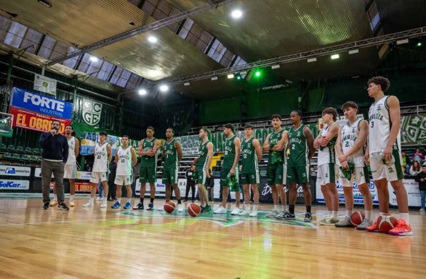 Gimnasia presentó el plantel y la camiseta de la temporada 2025/26