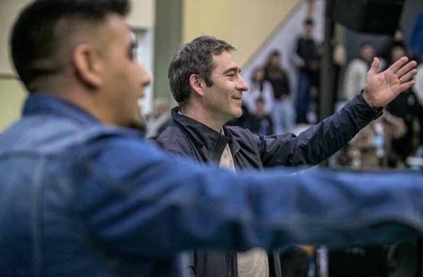 Luque sigue recorriendo la provincia y recibió la bendición en Puerto Madryn