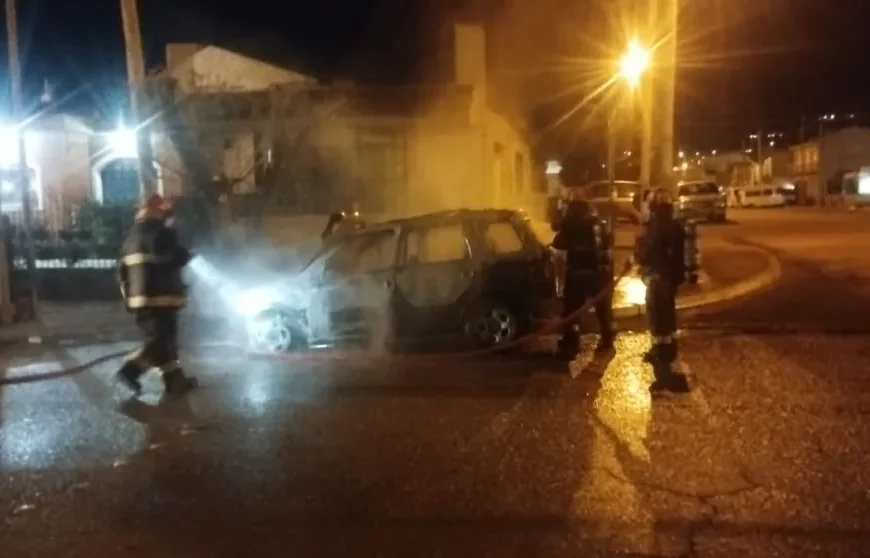 Incendio vehicular en el barrio Quirno Costa