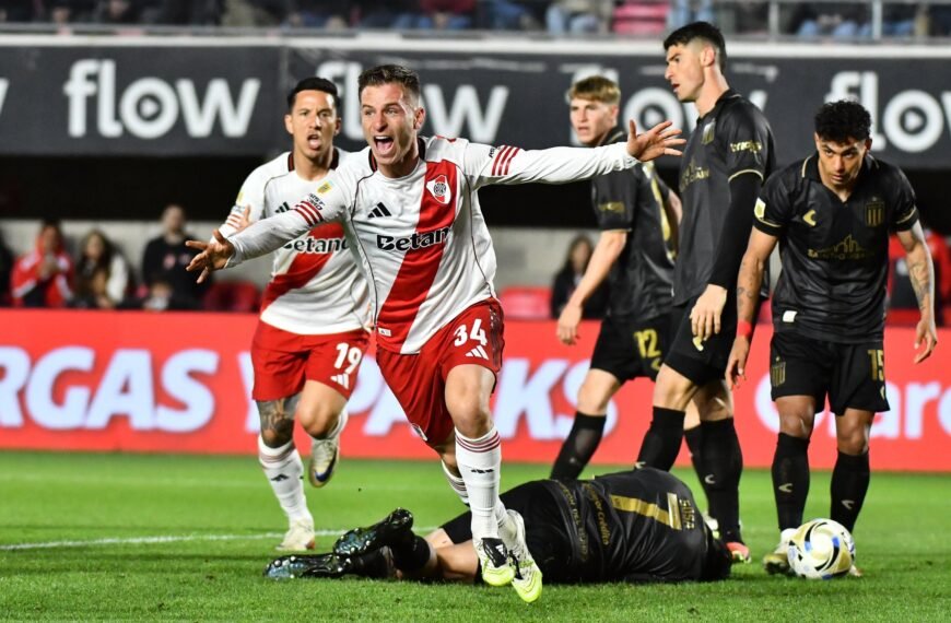 River venció a Estudiantes y lidera su zona