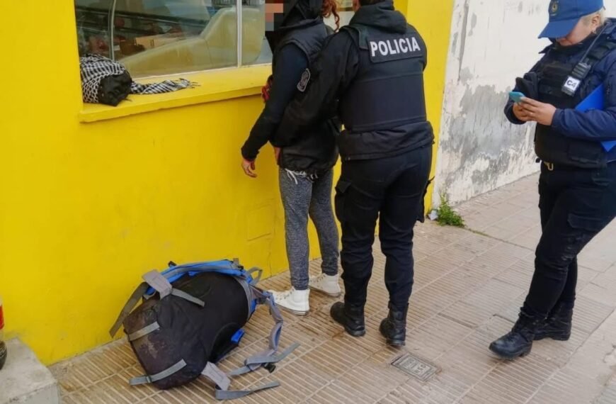 Tenía pedido de captura y la detuvieron caminando…