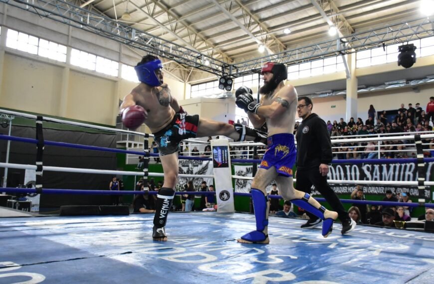Kickboxing: Erick Cheuque y Tomás Taylor ganaron en el Municipal Nº3