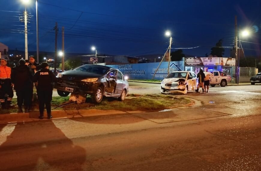 Fuerte choque sin heridos en Avenida Kennedy