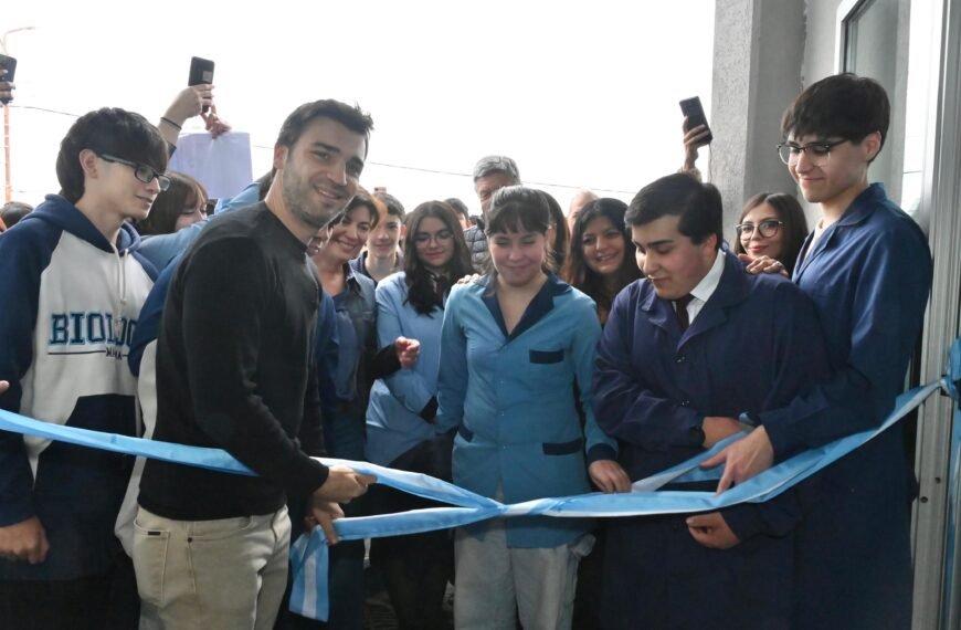 Torres inauguró el nuevo edificio de la Escuela Biología Marina
