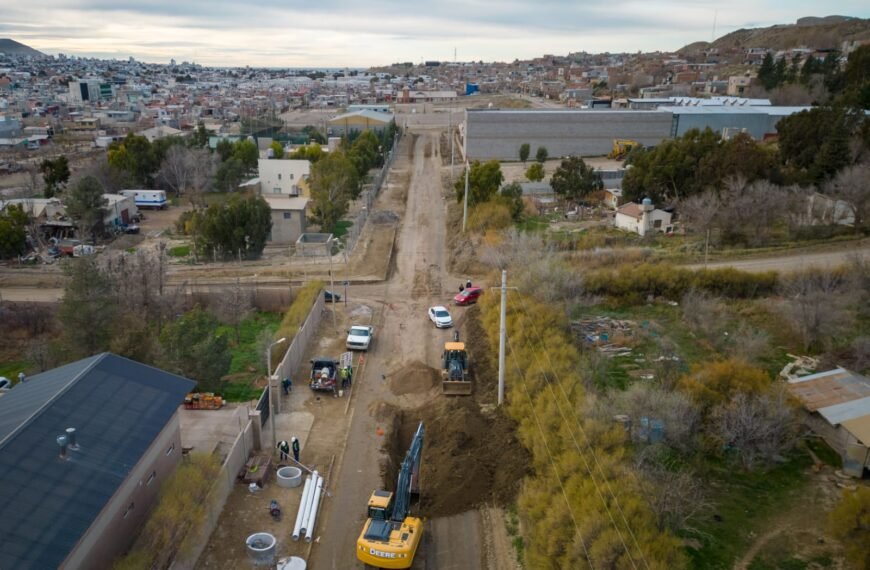 Con fondos propios la Municipalidad culminó el colector cloacal de la calle 748