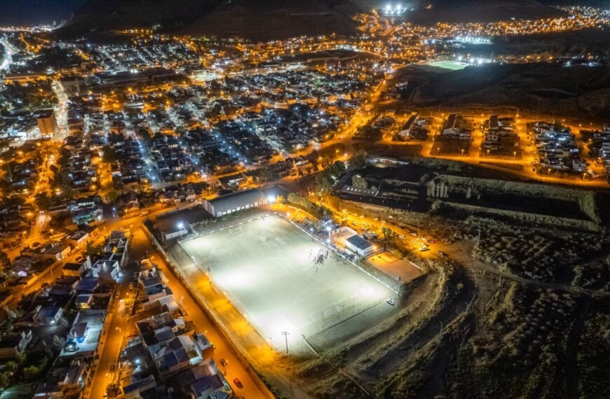 Se reinauguró el nuevo sistema lumínico del club Florentino Ameghino