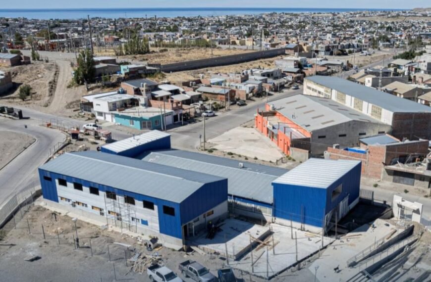 Tras el reclamo de los padres, anunciaron avances para mejorar la infraestructura en la Escuela Municipal 2006