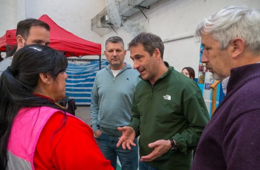Luque en Gualjaina: «Tenemos que impulsar una agenda binacional para potenciar nuestras economías regionales»
