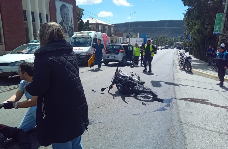 Un motociclista lesionado tras choque frente al Club Huergo