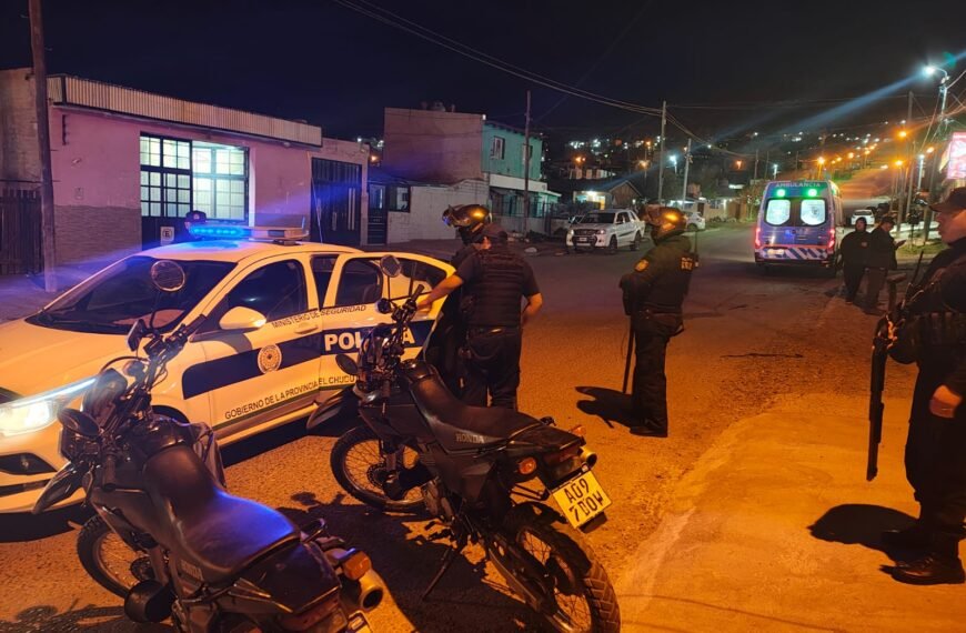 Un hombre baleado y otro apuñalado por una pelea en la vía pública