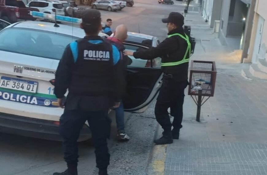 Caminaba por el centro con pedido de captura y fue detenido