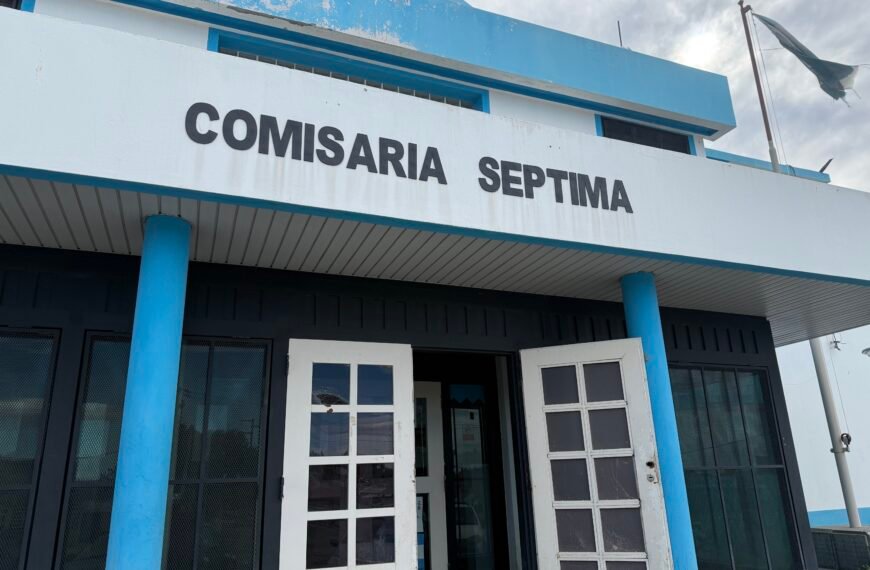 Iba caminando y le dispararon desde un vehículo
