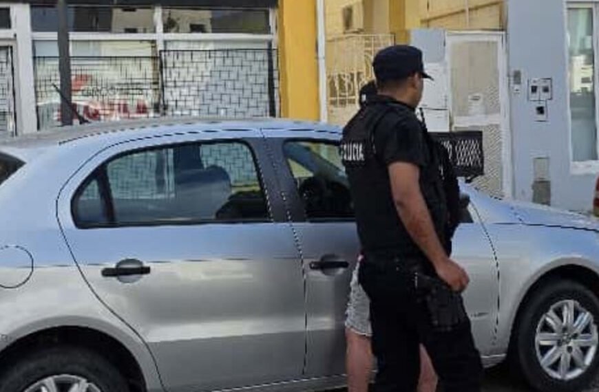 Intentó recuperar el teléfono que me habían robado y en supuesto vendedor lo amenazó con un cuchillo