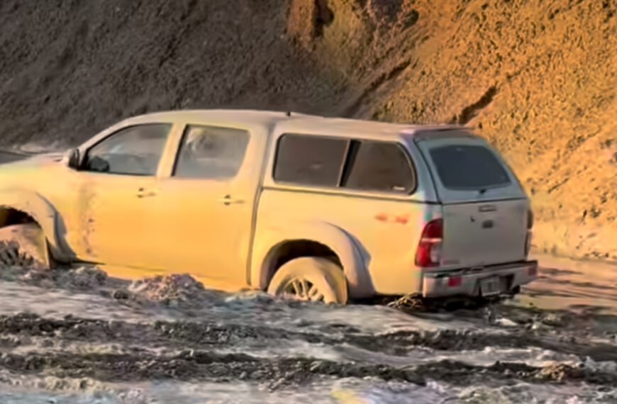 Lograron remolcar la camioneta en la que se movilizaban Juana y Pedro