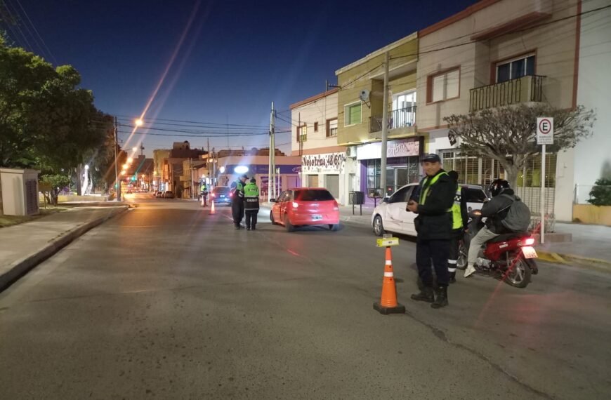 Cinco conductores con alcoholemia positiva en controles en Avenida Rivadavia