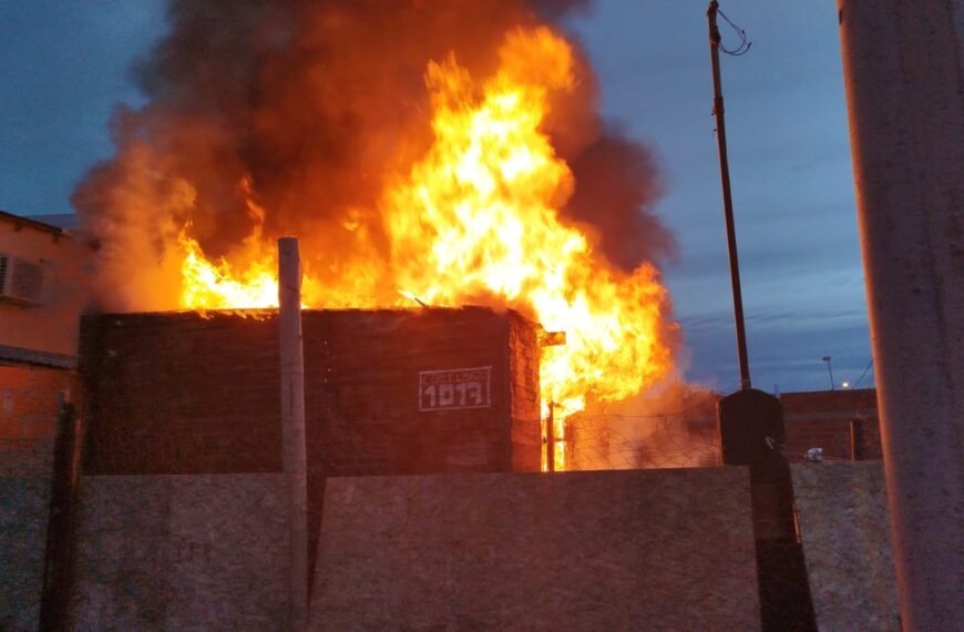Una familia se salvó de milagro en un incendio en Km 8